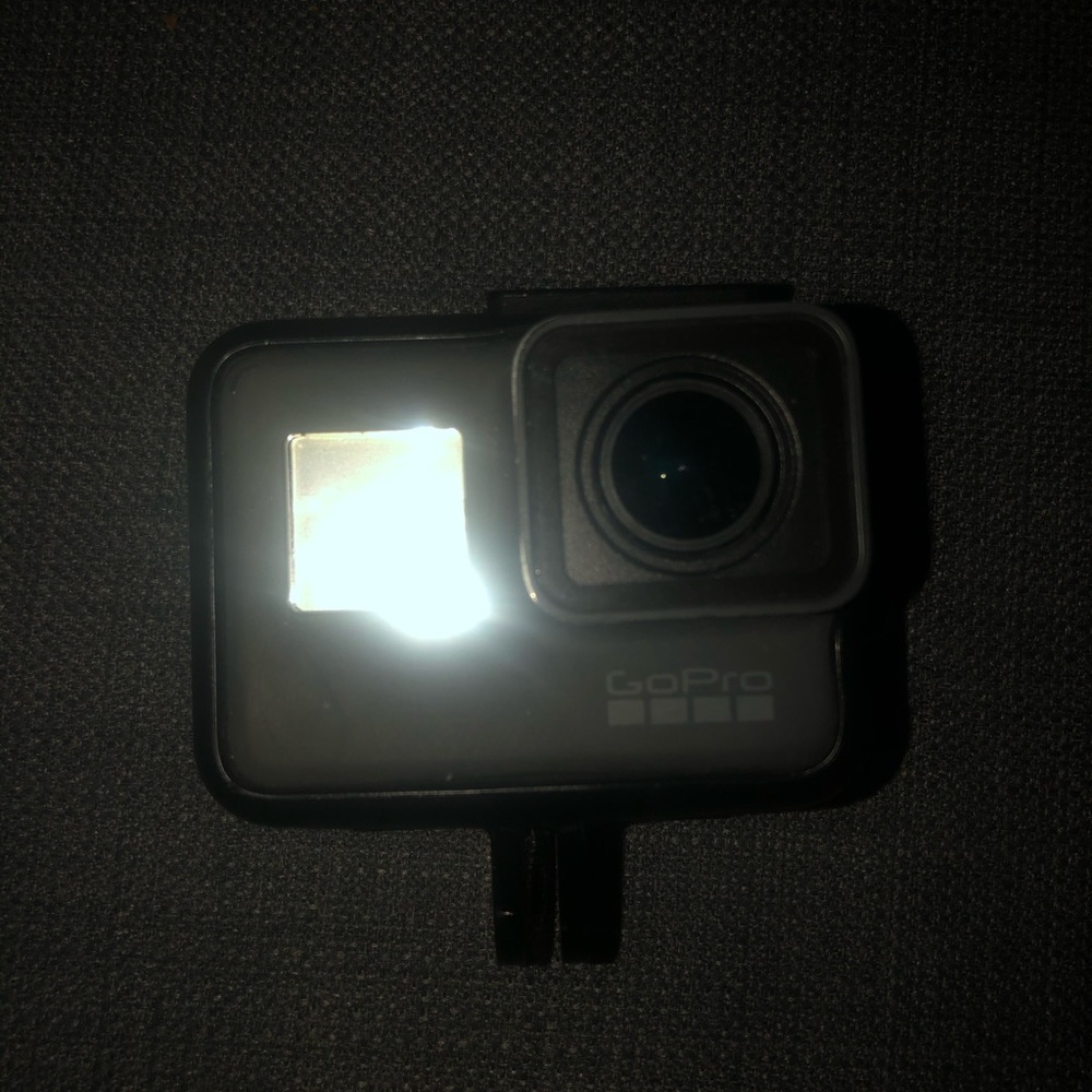 GoPro Hero 5 + Case + Kit - Picture 2 of 7